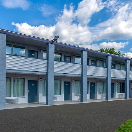 Travelodge By Wyndham Charles Town - Harpers Ferry Екстер'єр фото