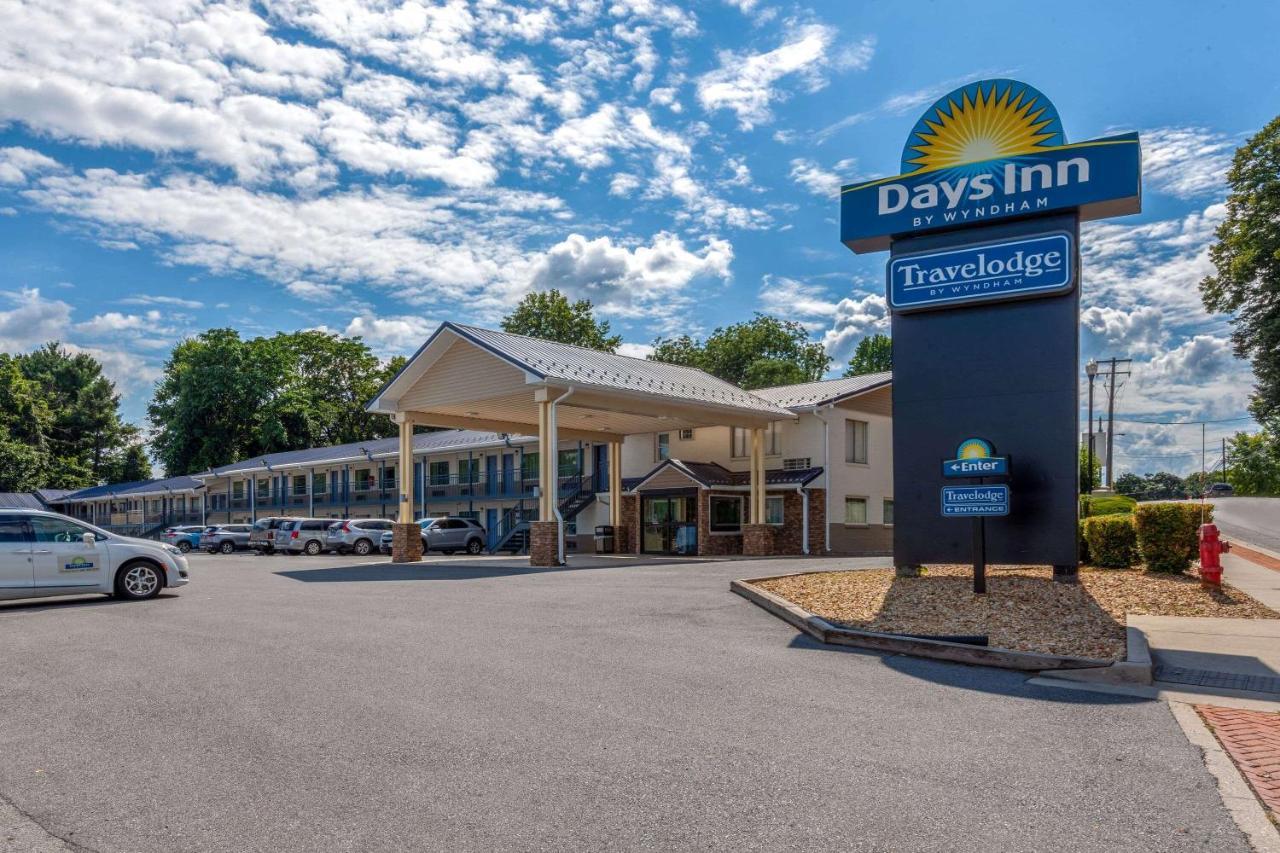 Travelodge By Wyndham Charles Town - Harpers Ferry Екстер'єр фото