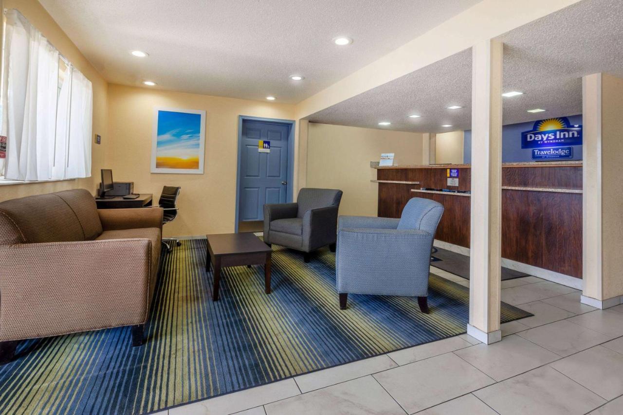 Travelodge By Wyndham Charles Town - Harpers Ferry Екстер'єр фото