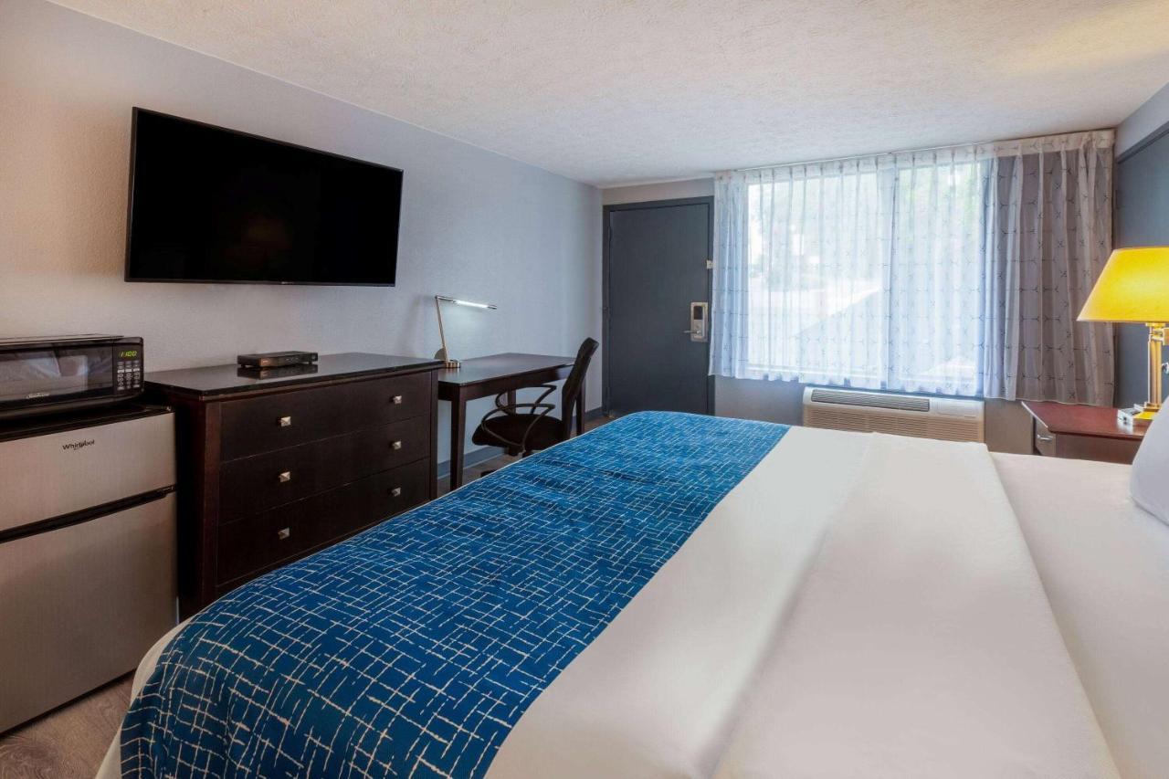 Travelodge By Wyndham Charles Town - Harpers Ferry Екстер'єр фото